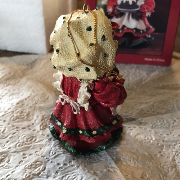 Mrs Clays Teddy Bear figurine    Very detailed - Picture 4 of 4